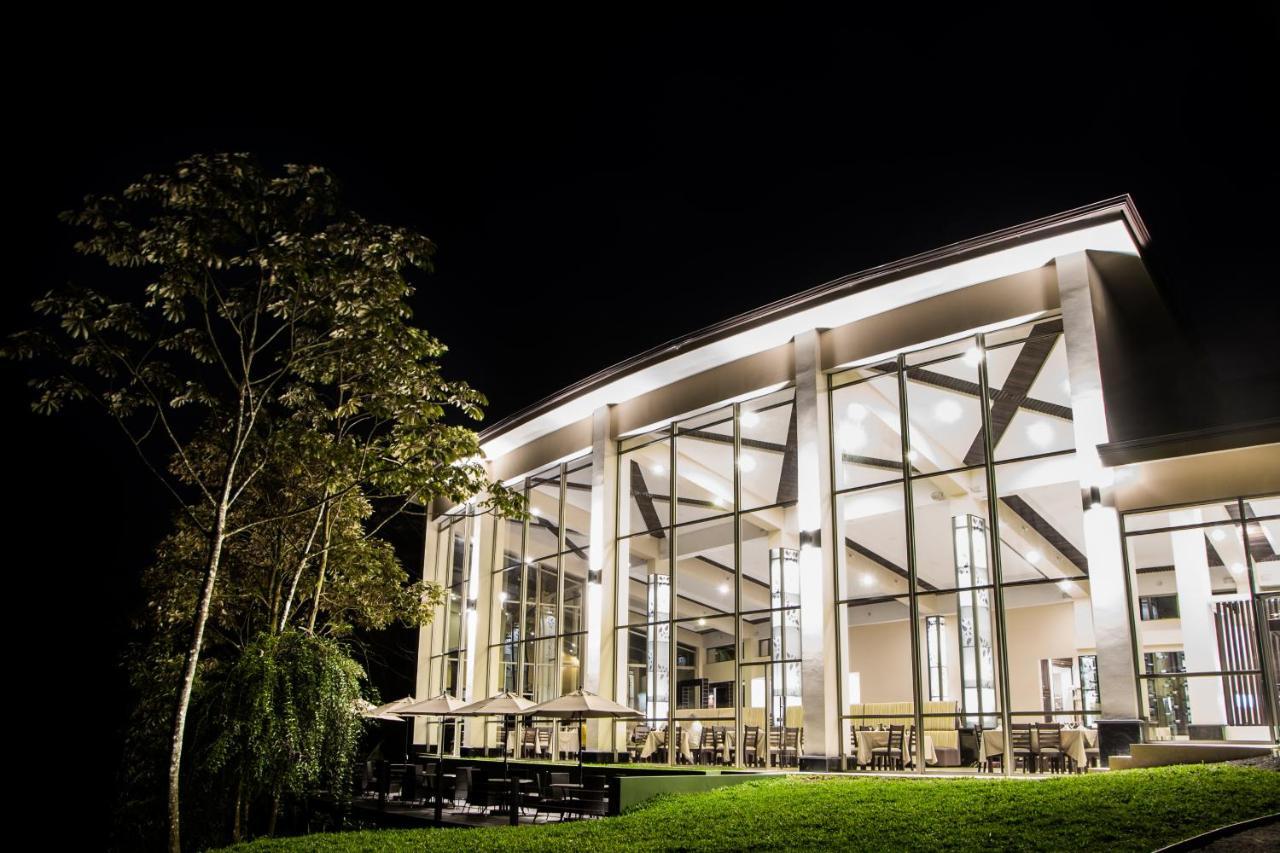 Hotel Lomas Del Volcan La Fortuna Bagian luar foto
