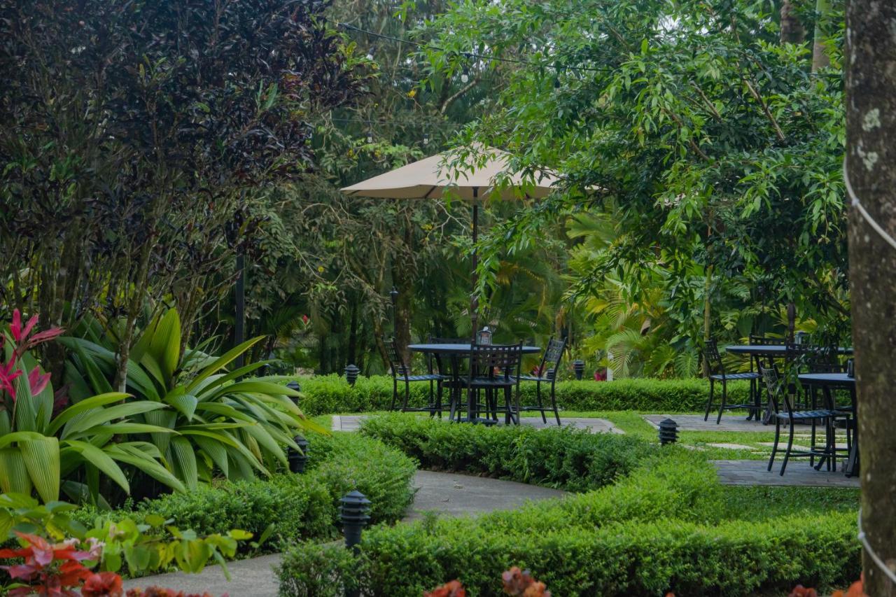 Hotel Lomas Del Volcan La Fortuna Bagian luar foto