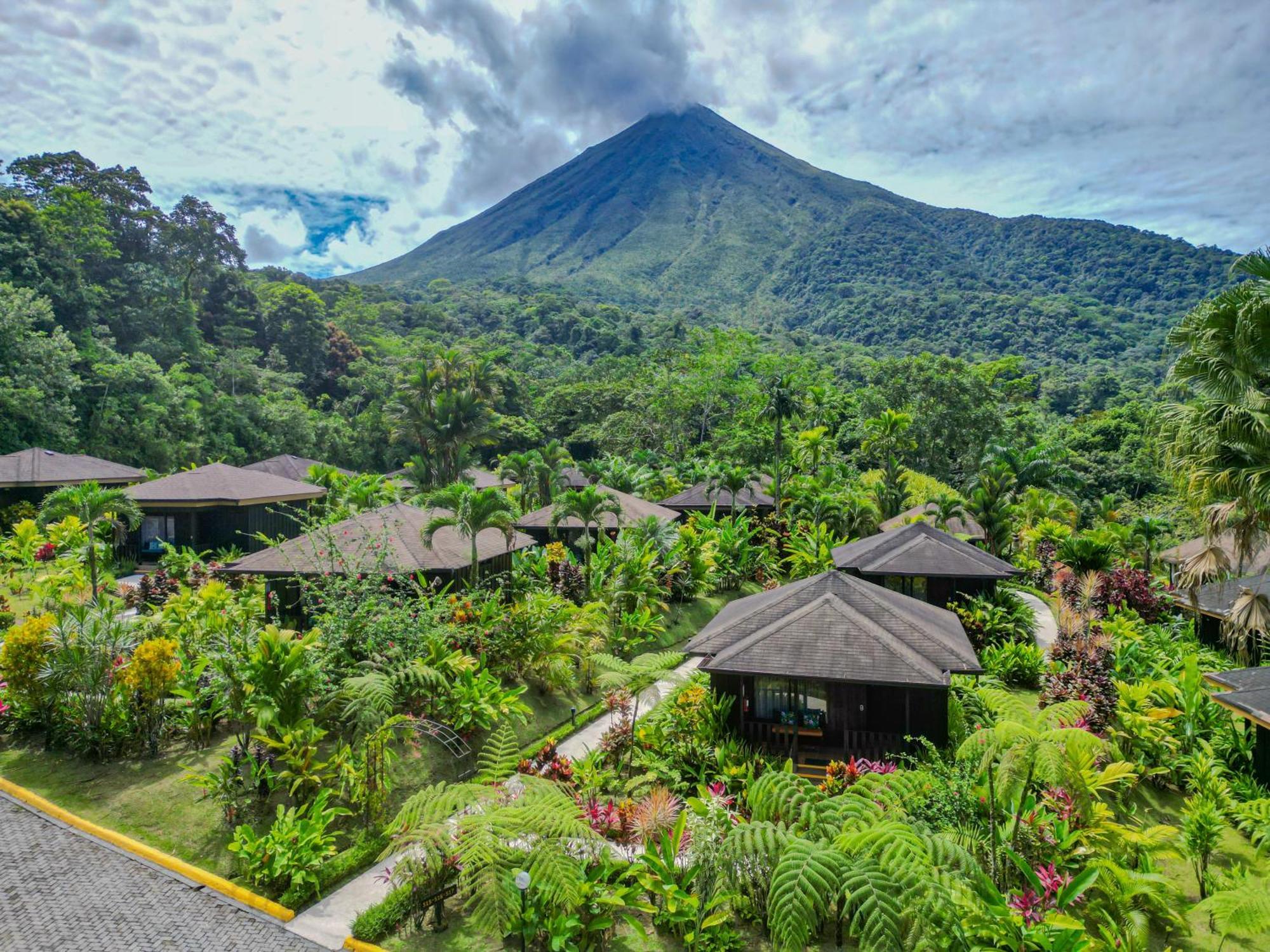 Hotel Lomas Del Volcan La Fortuna Bagian luar foto